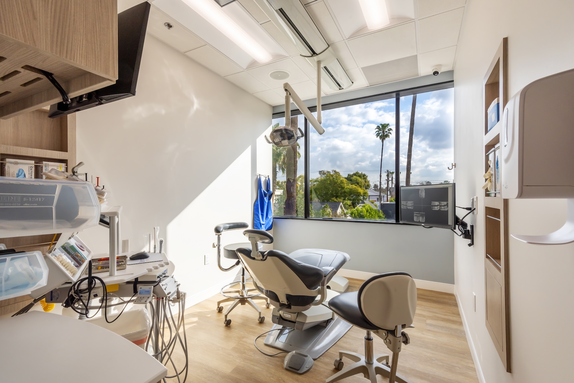 Beverly Hills Complete Dentistry | Implant Restorations, TMJ Disorders and Digital Impressions